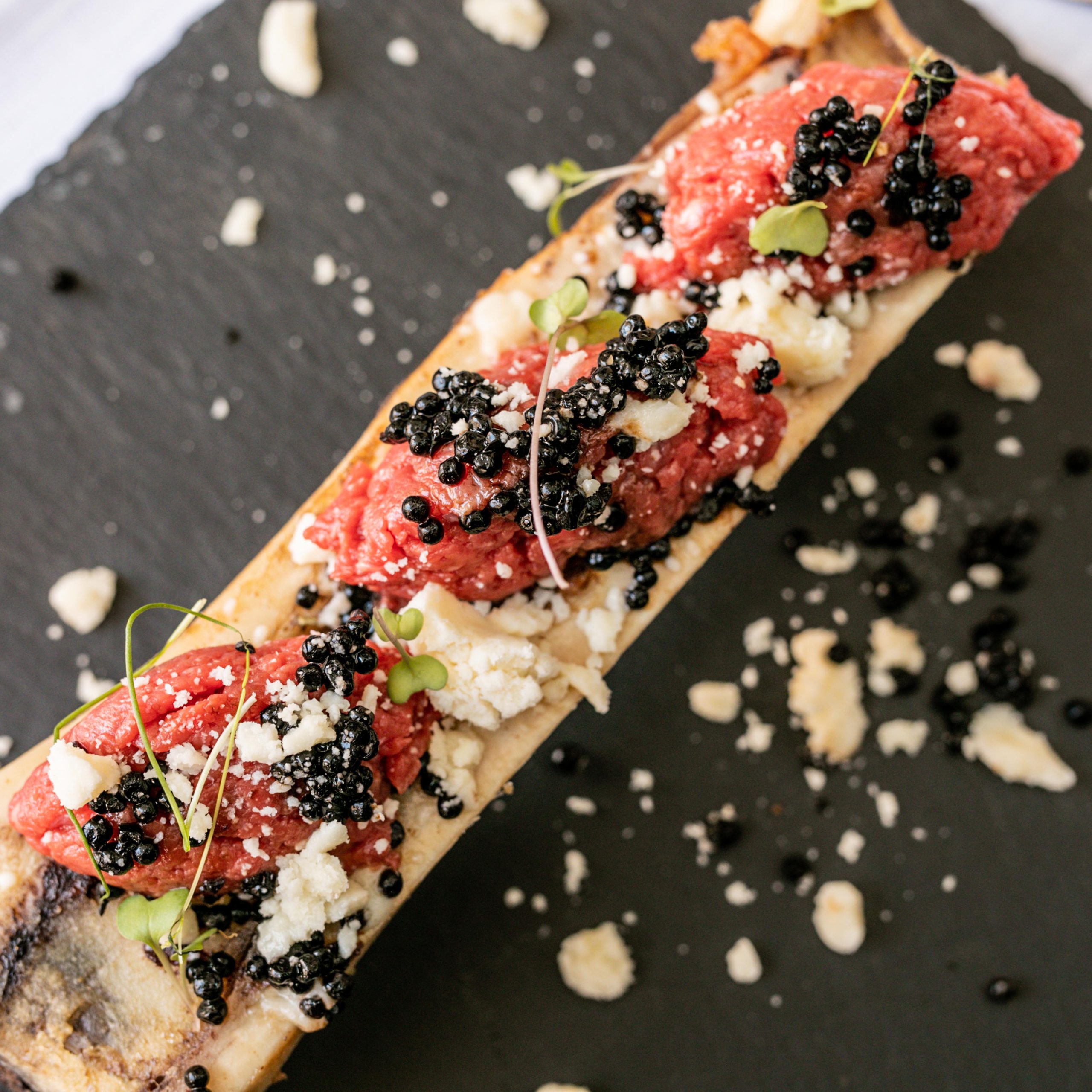 Tartare di Chianina su ossobuco, caviale di balsamico e gelato al Parmigiano